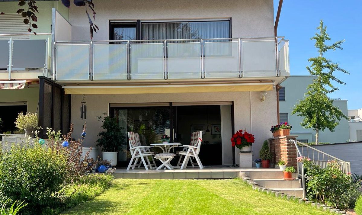 Modernes Einfamilienhaus mit Balkon, Terrasse und Garten in Edingen-Neckarhausen